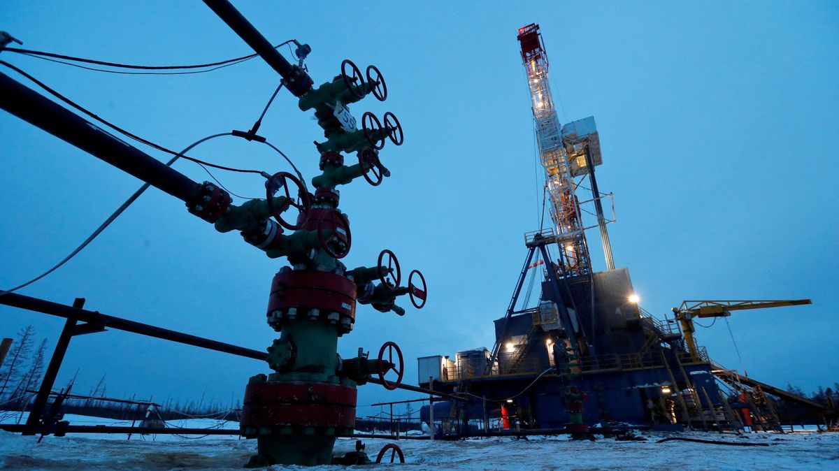 Moskva zvažuje dočasný zákaz vývozu ropných produktů ze země